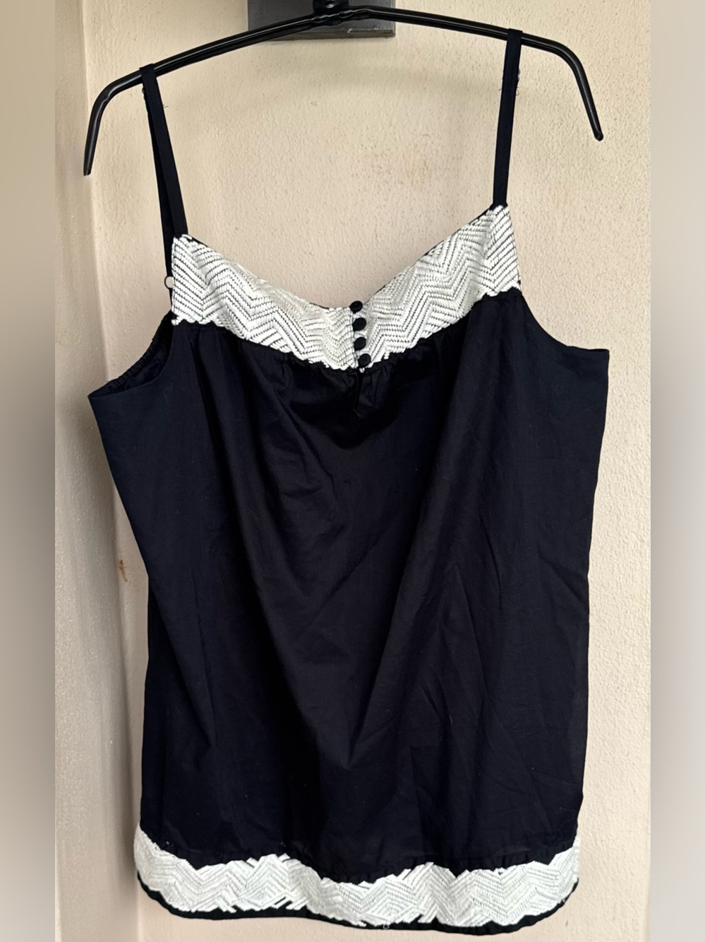 Gap Women Black Tank Top, White Embroidered Trim/Hem Adjustable Straps Buttons L